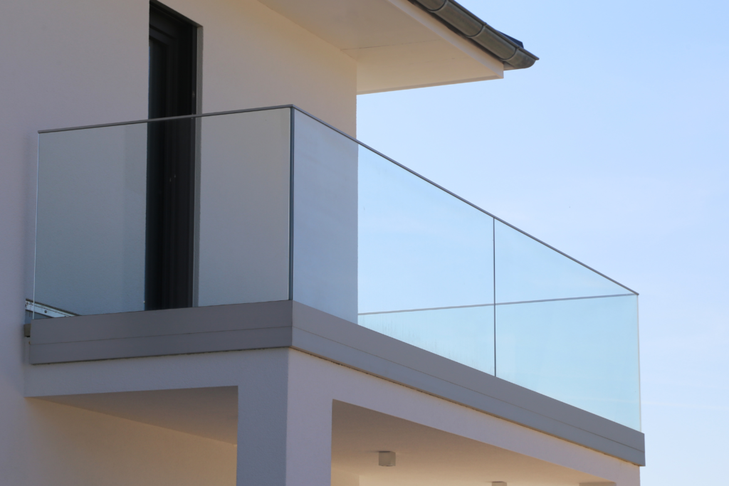 guarda-corpo-de-vidro-embutido-no-piso-hoje